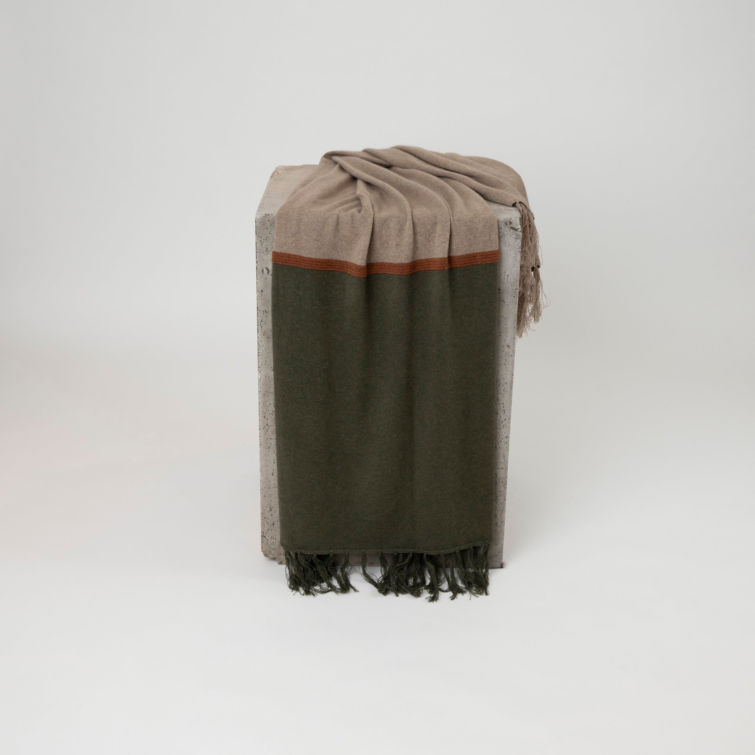 The Horizon Throw - Army Green