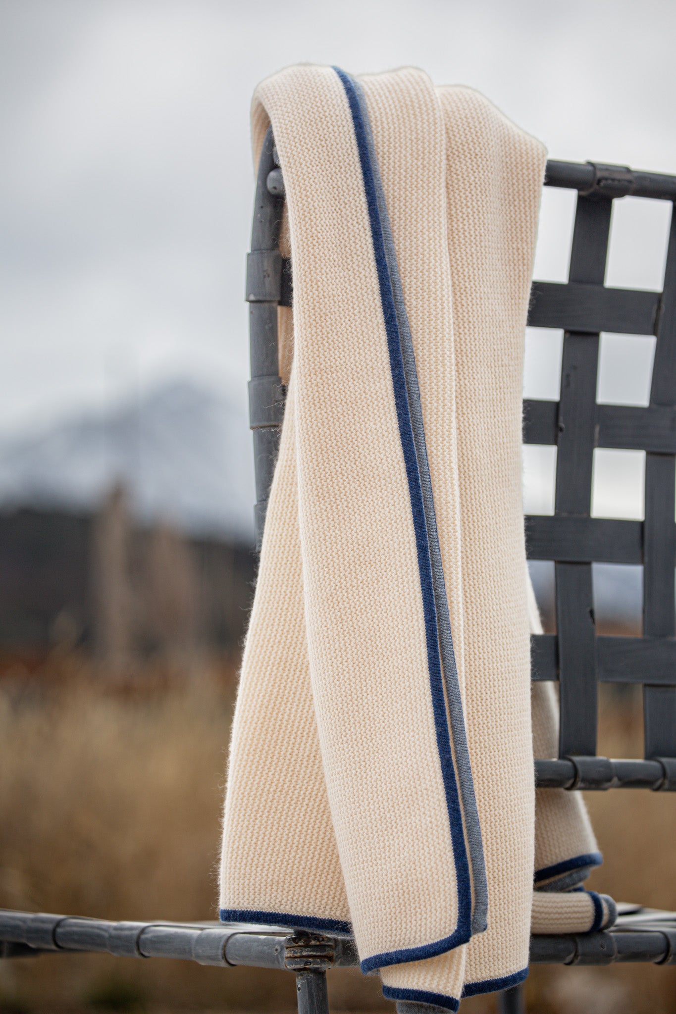 Fine Purl Knit Cashmere Throw in Cream with Classic Blue & Oceania