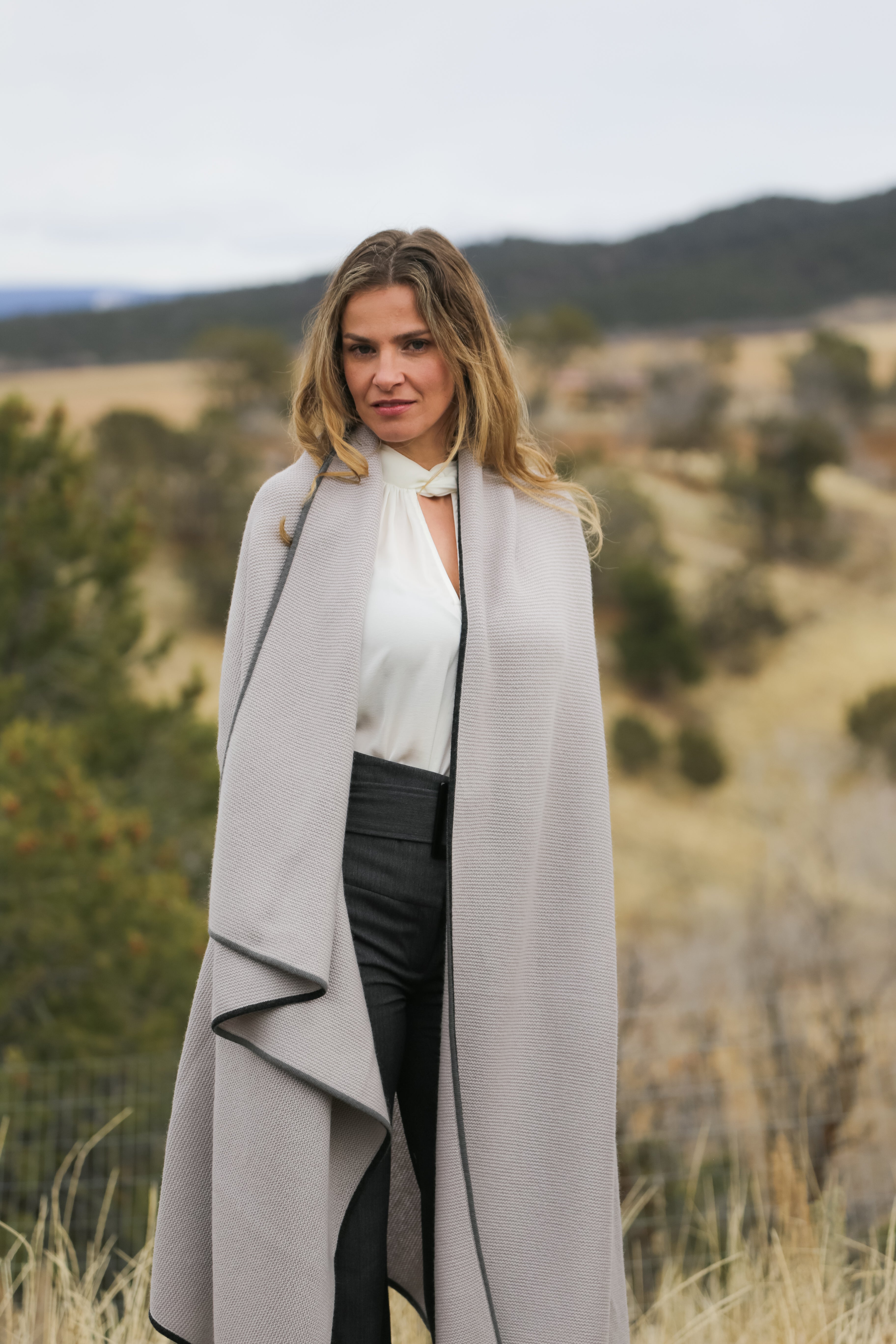 Fine Purl Knit Cashmere Throw in Moonstone with Dark & Storm Gray