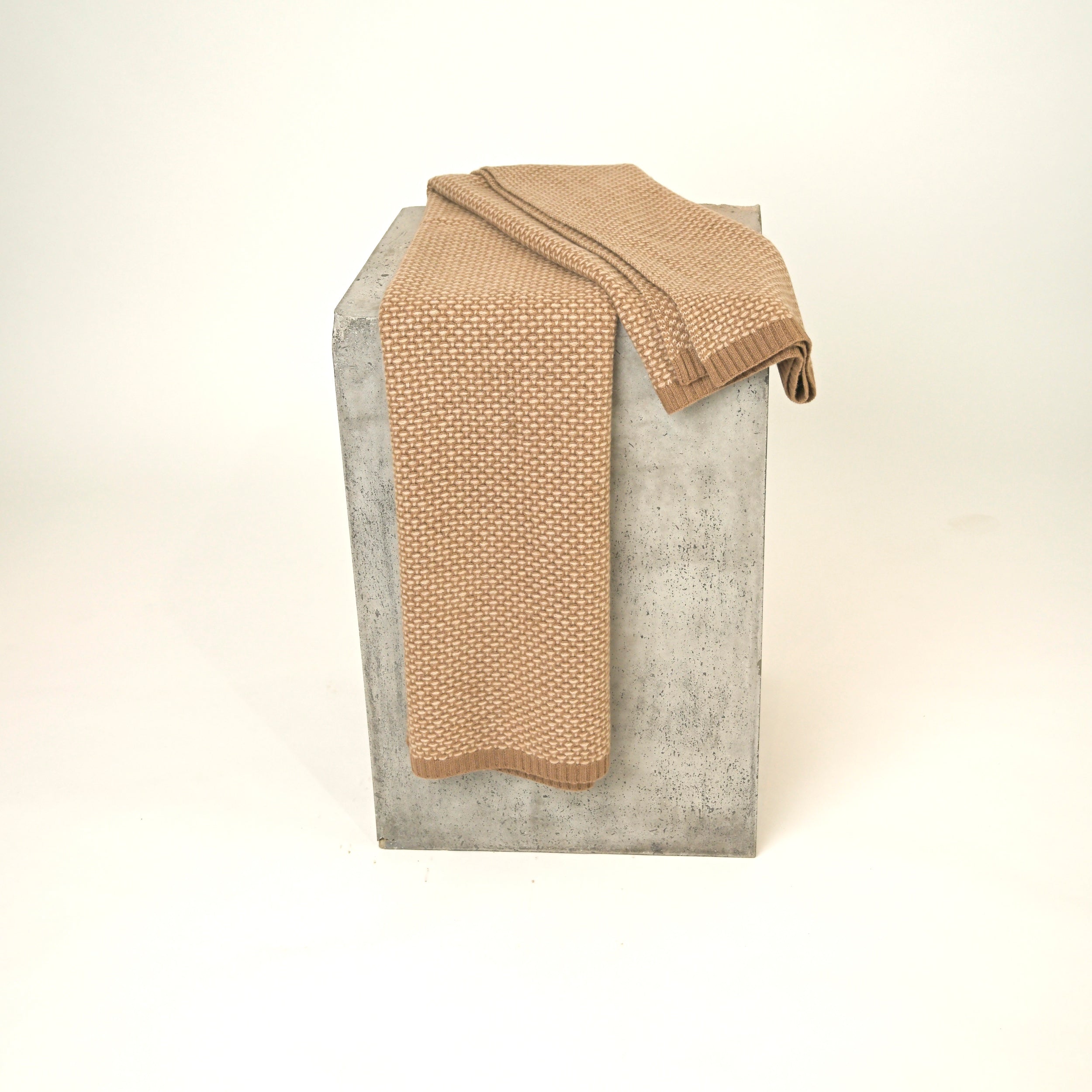 All-camel down Taiga Throw in Gobi & Sand