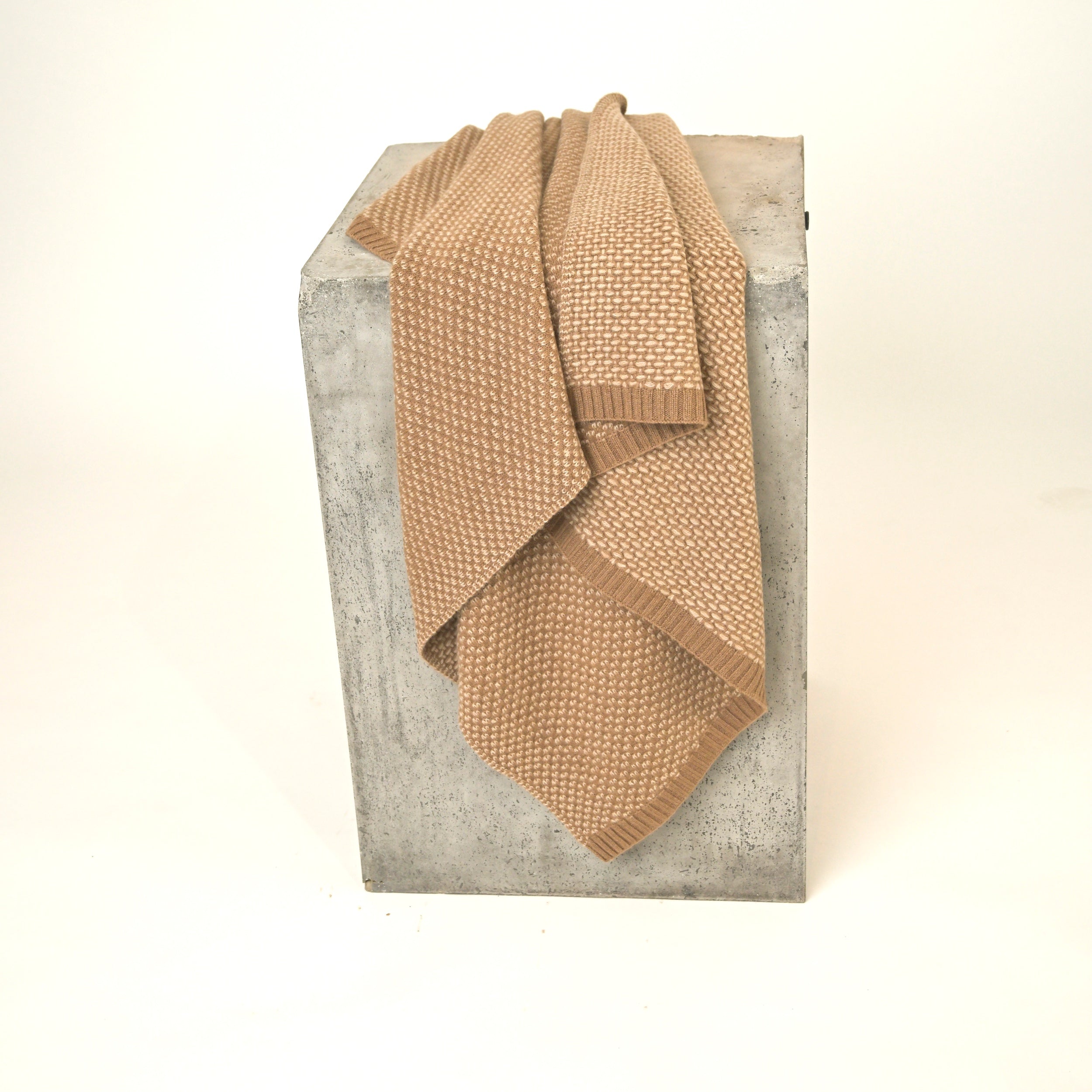 All-camel down Taiga Throw in Gobi & Sand