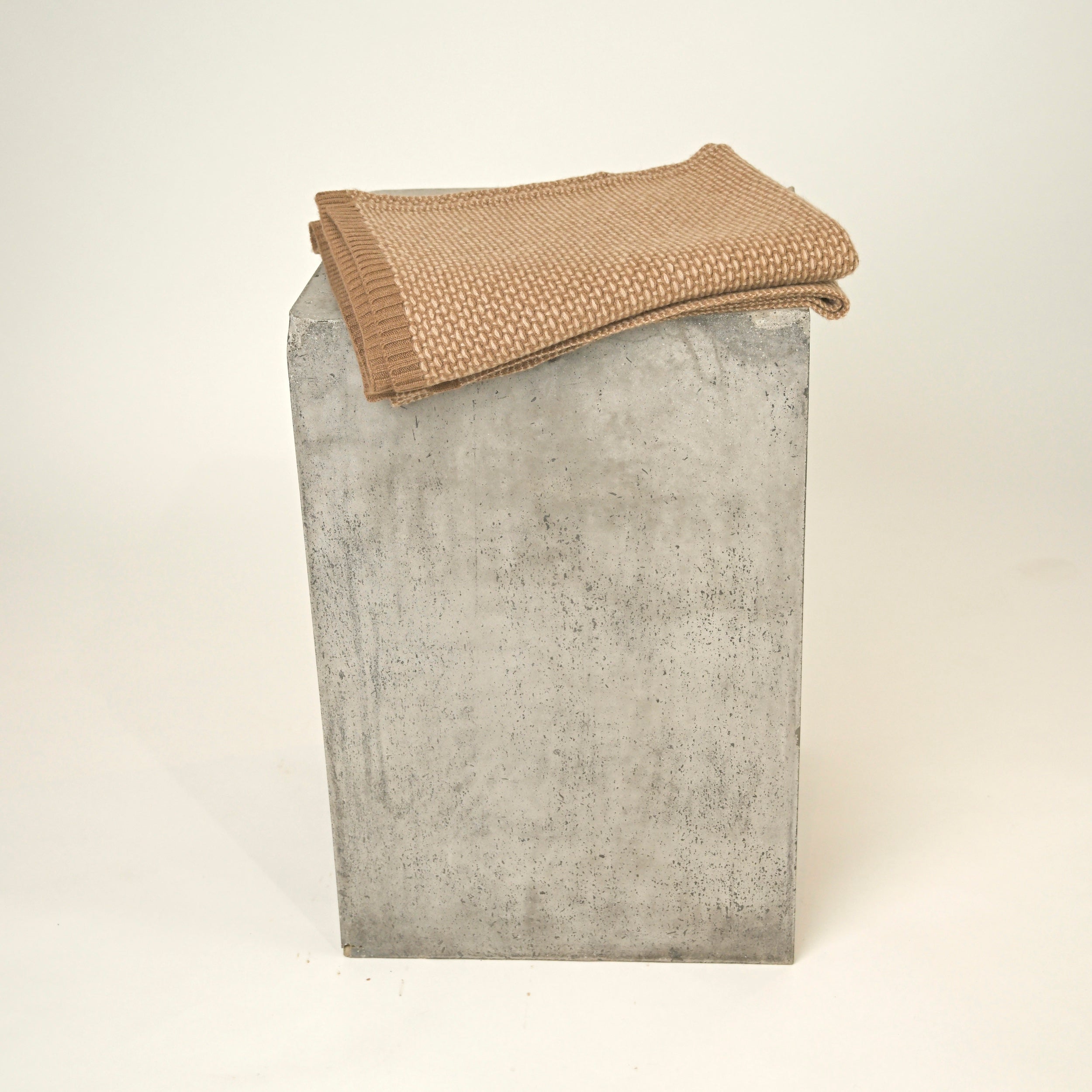 All-camel down Taiga Throw in Gobi & Sand