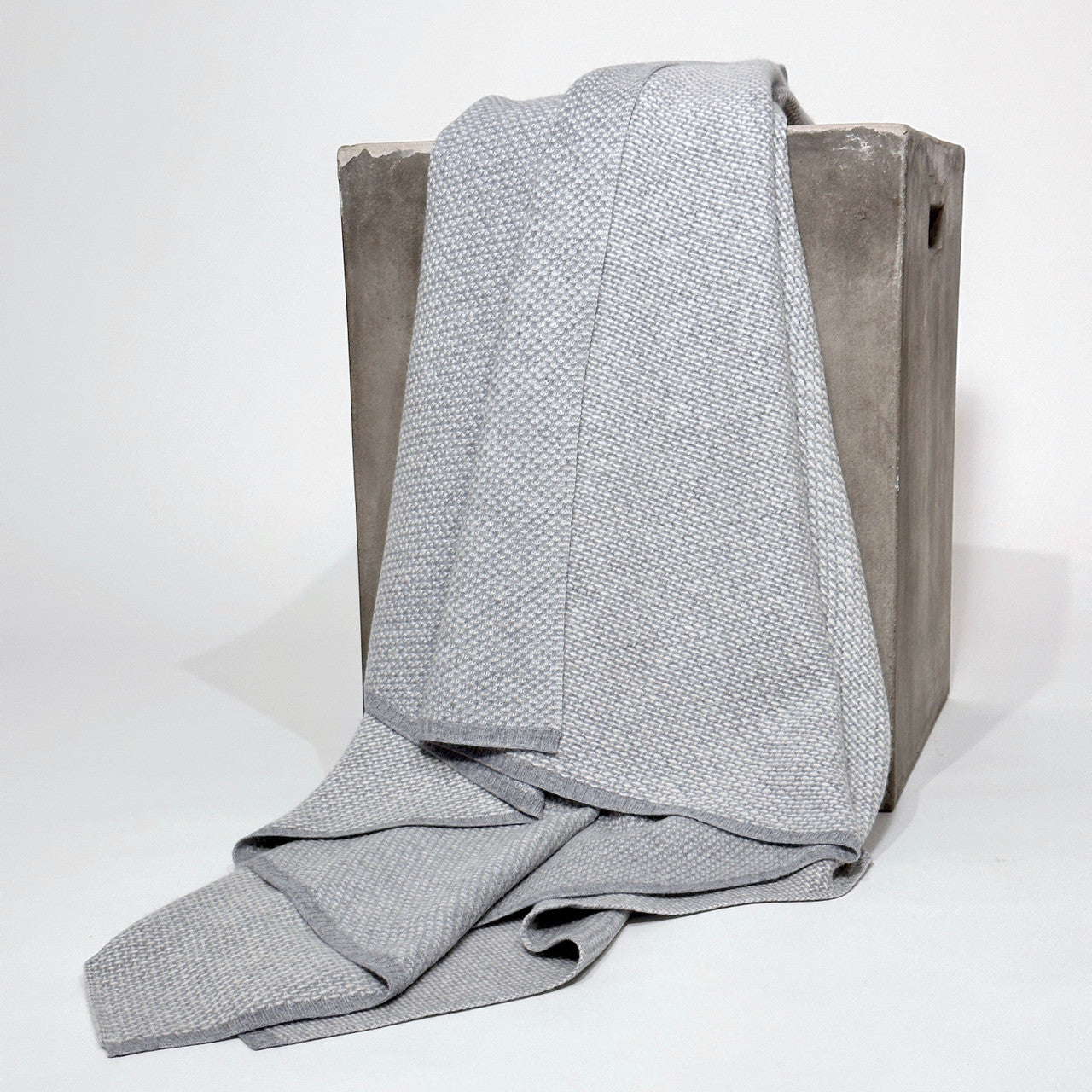 Gray & White Fine Taiga Throw