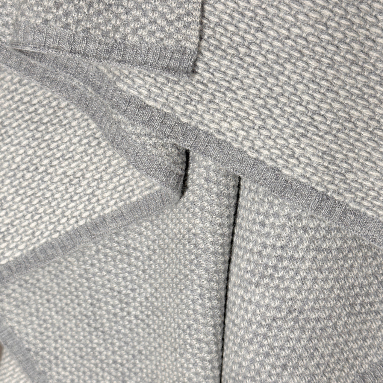 Gray & White Fine Taiga Throw