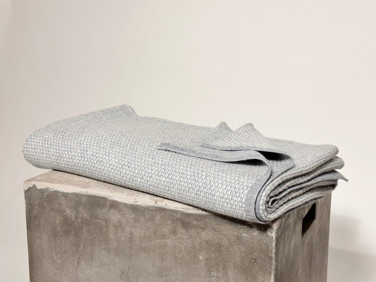 Gray & White Fine Taiga Throw