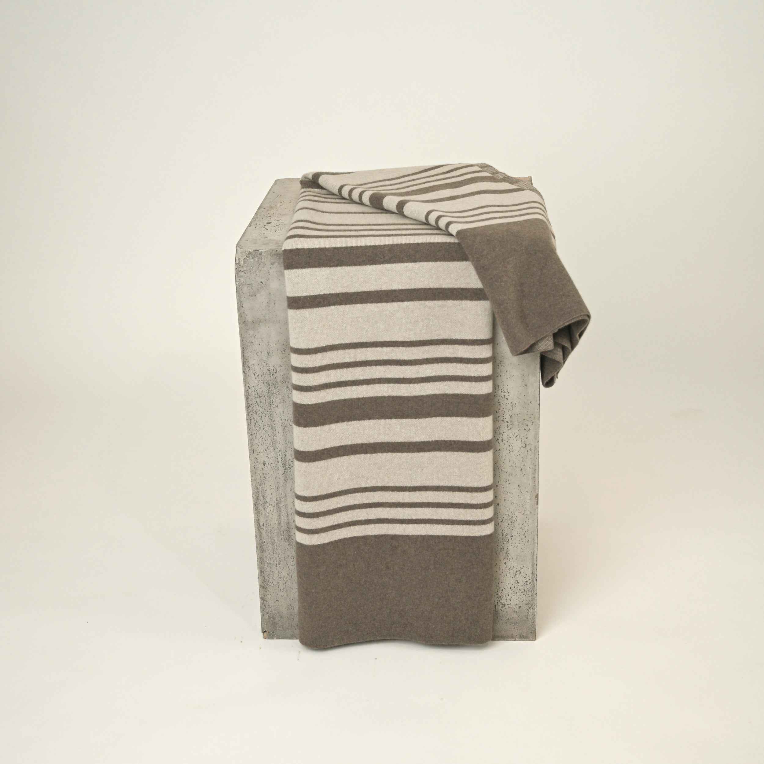 Grete Bauhaus Graystone & Sand