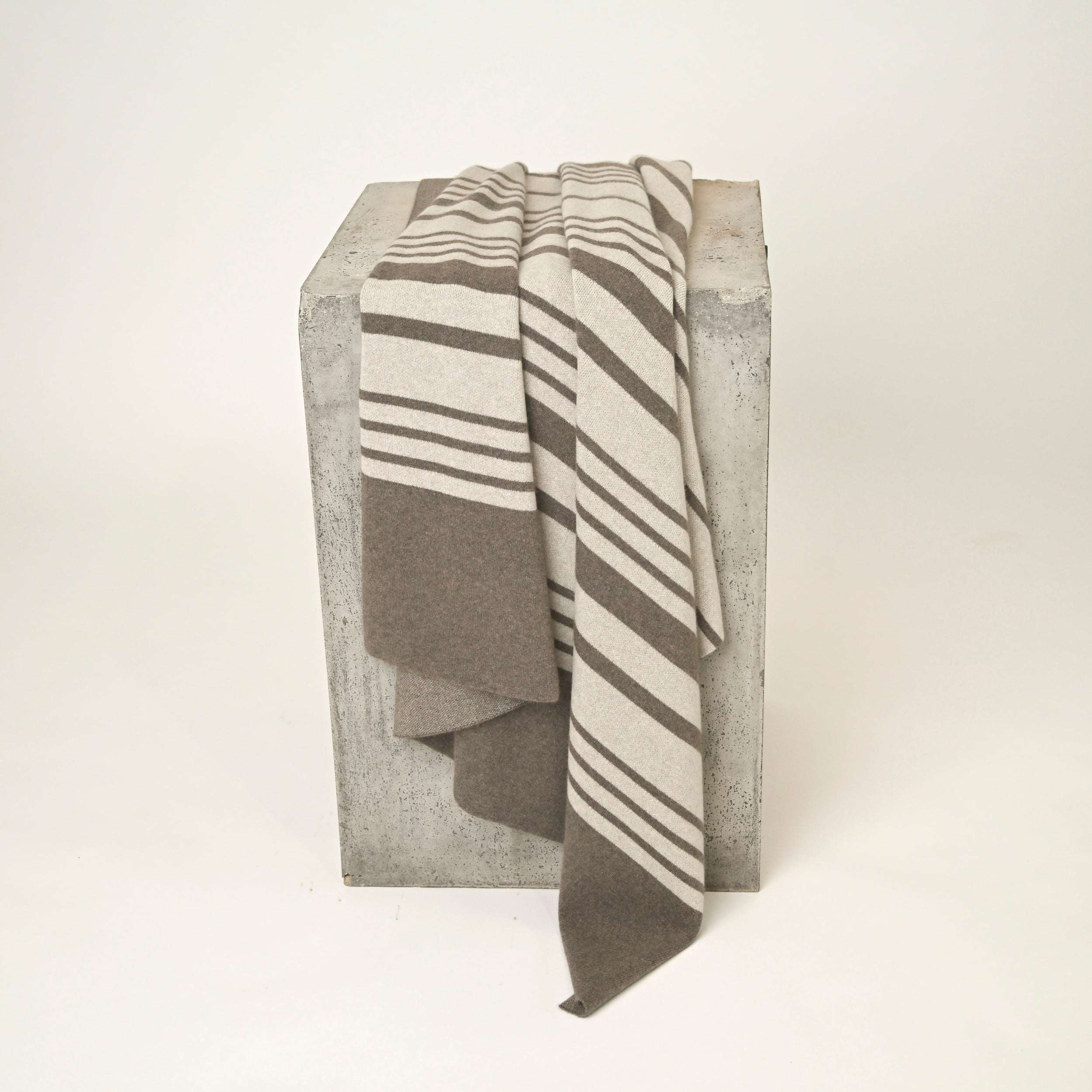 Grete Bauhaus Graystone & Sand
