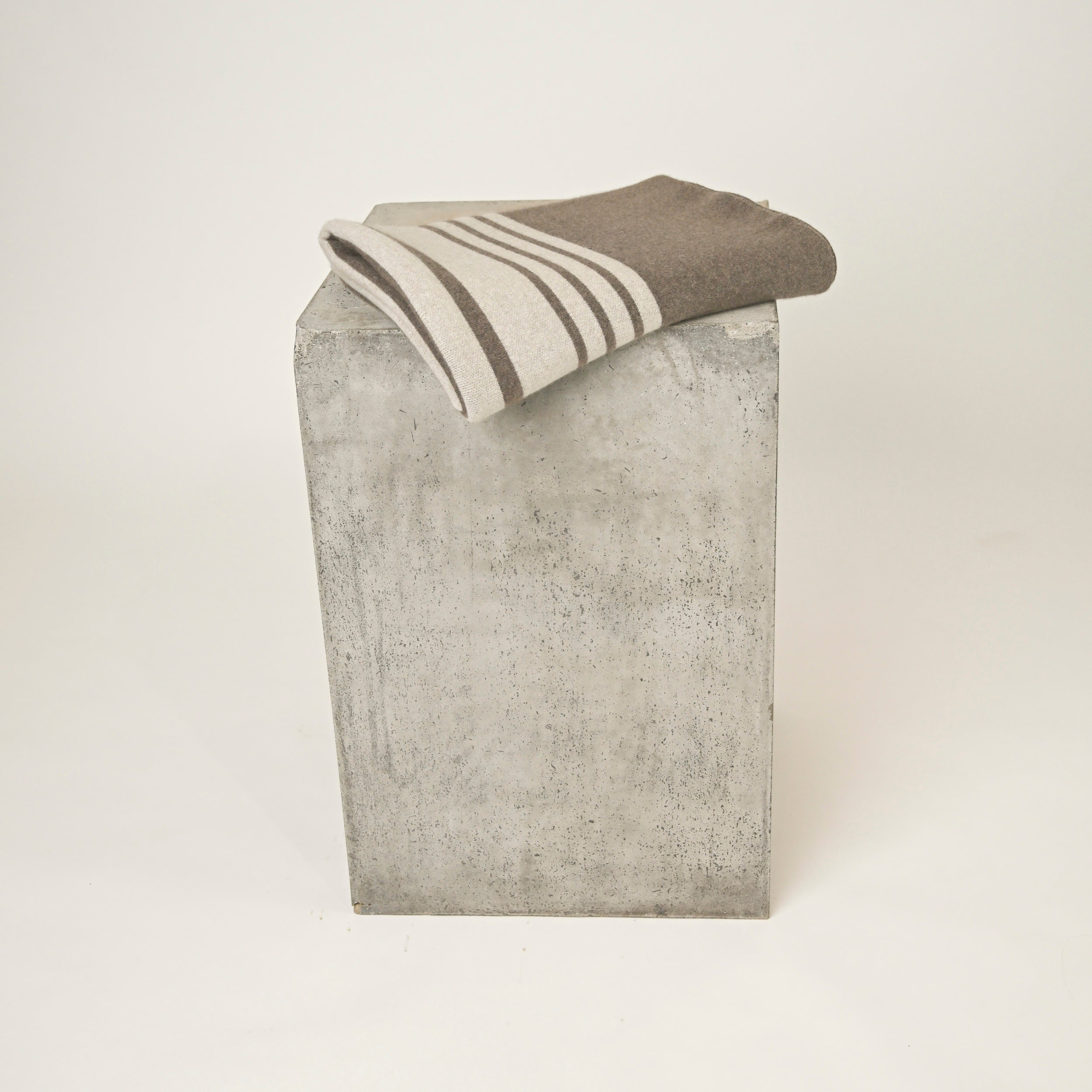 Grete Bauhaus Graystone & Sand
