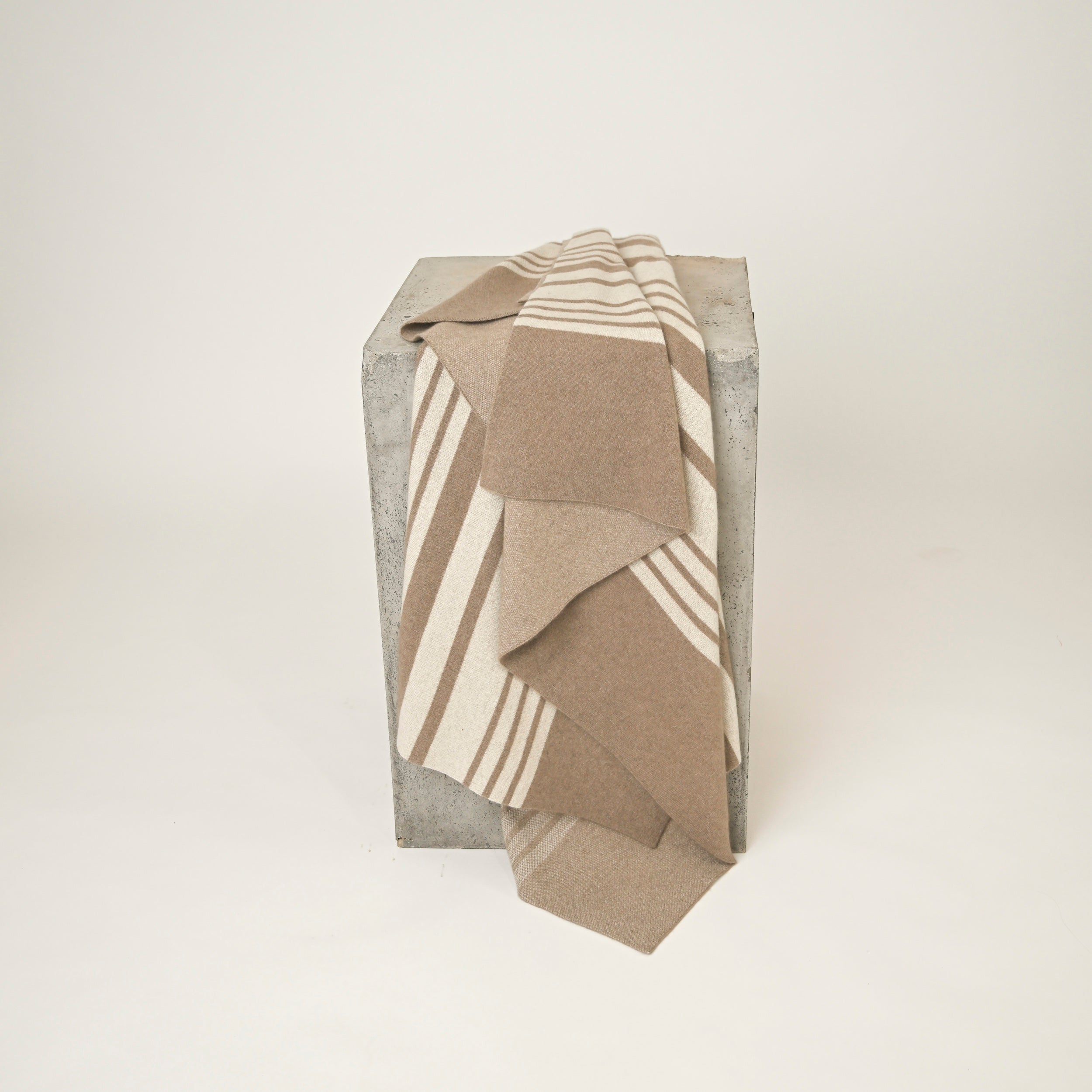 Grete Bauhaus Mocha & Linen