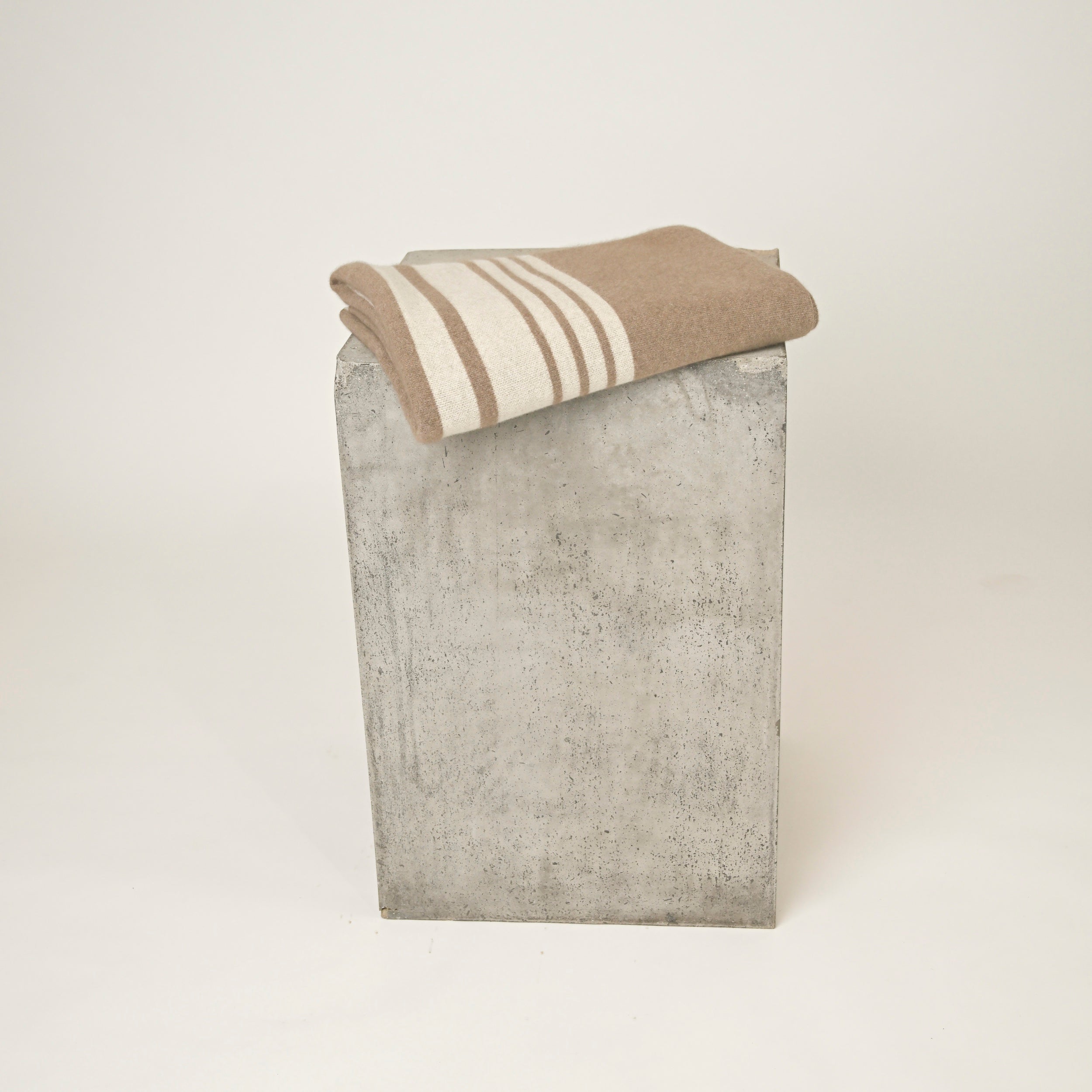 Grete Bauhaus Mocha & Linen