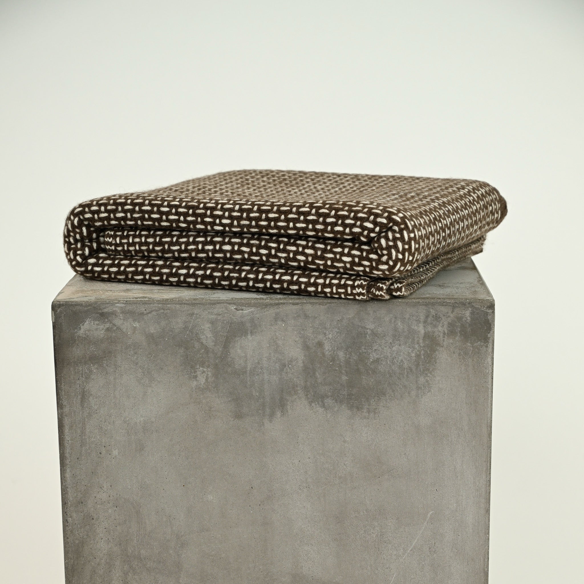 Mocha & White Taiga Throw