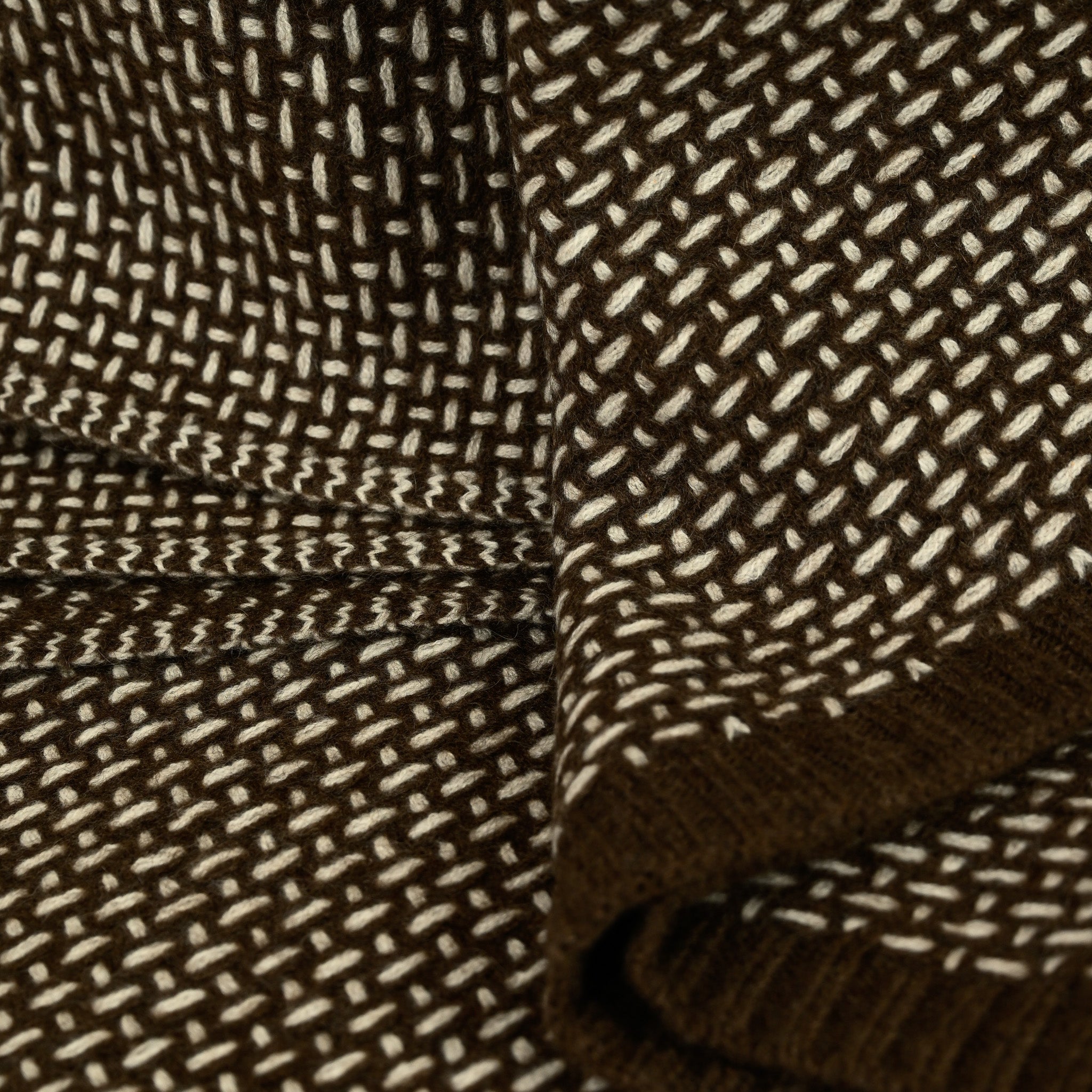 Mocha & White Taiga Throw