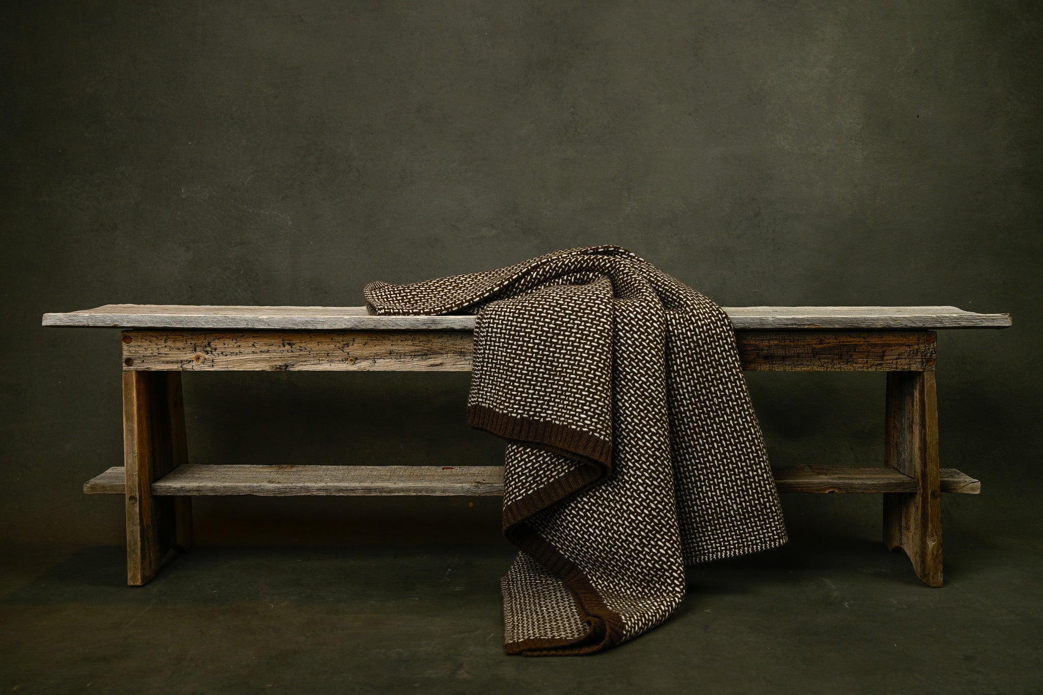 Mocha & White Taiga Throw