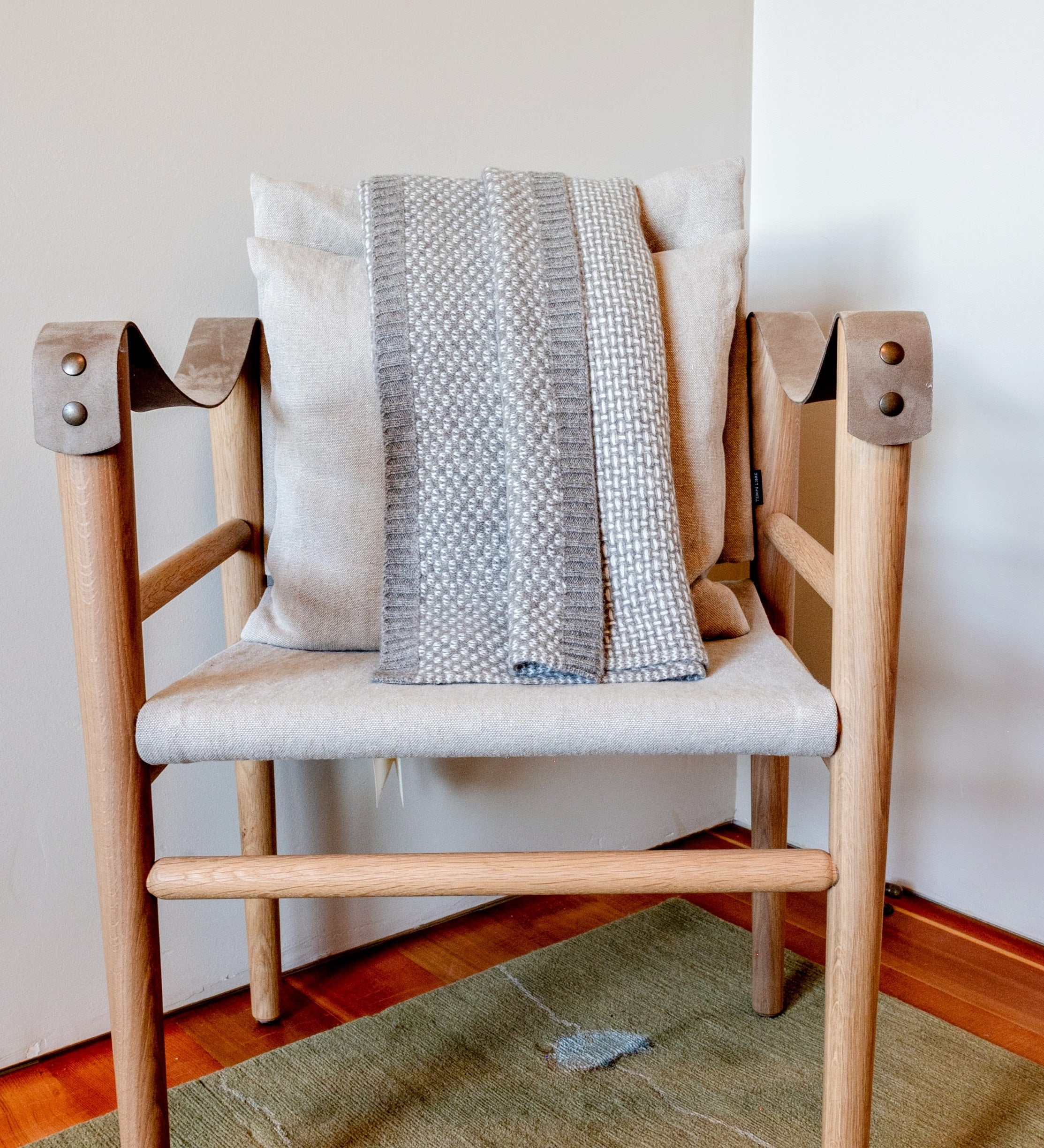 Gray & White Fine Taiga Throw